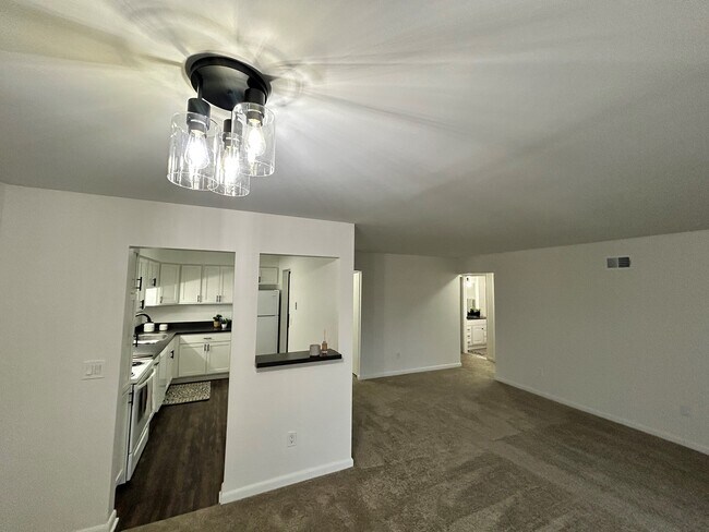 Building Photo - Willow Tree