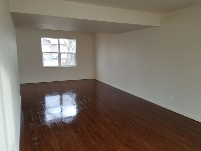 Building Photo - 336 N Maybell Ave