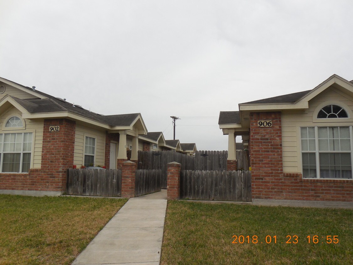 Foto principal - 902 Fort Hood Ave