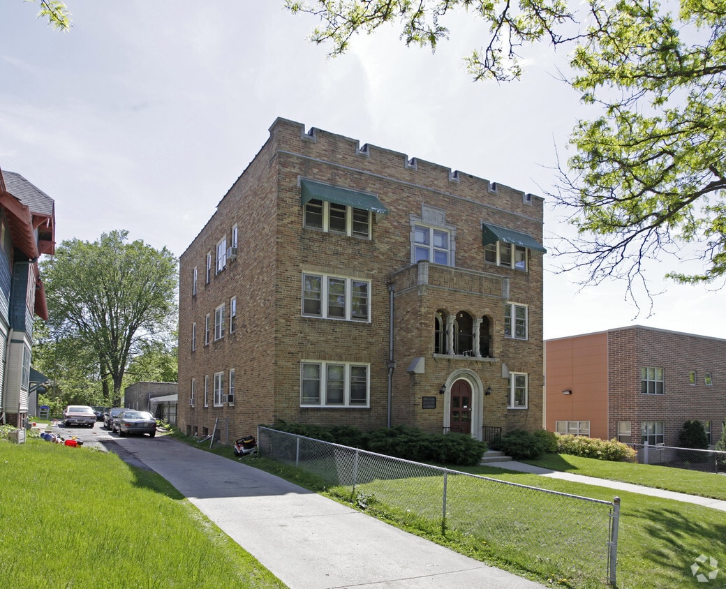 Building Photo - 4260 W Highland Blvd