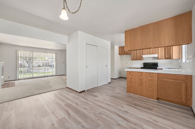 Building Photo - Nice 4BR/2.5BA Home in GREAT Location!