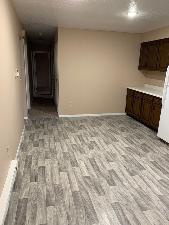 Building Photo - 3 Bedroom 1 Bath House in Davisville