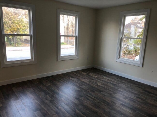 Building Photo - 106 Messer St