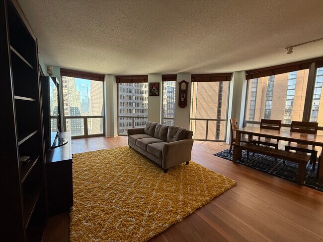 Foto del edificio - 222 N Columbus Dr