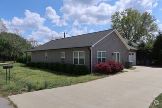 Building Photo - 210 Orch Pk Ln