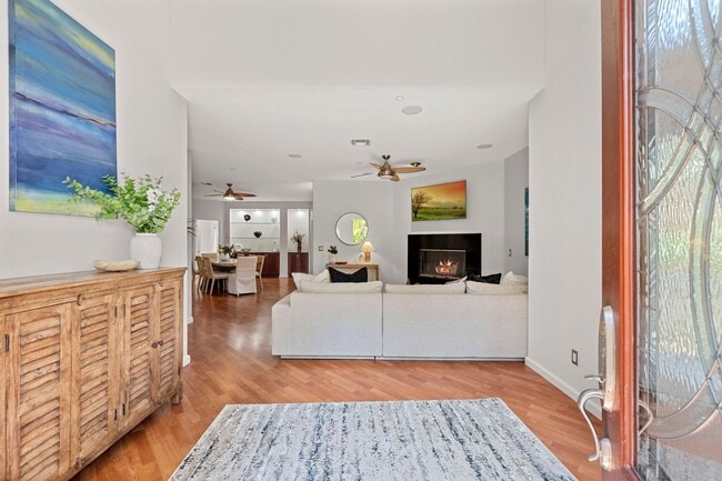Foto del edificio - Beautiful Custom Built, Two-Story Home on ...