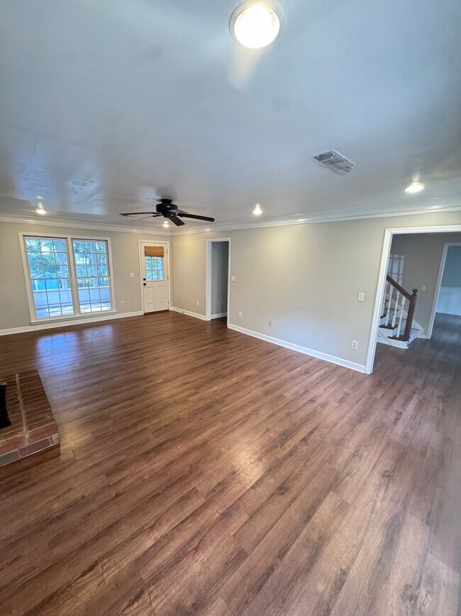 Foto del edificio - 1884 Dovonshire Rd S W