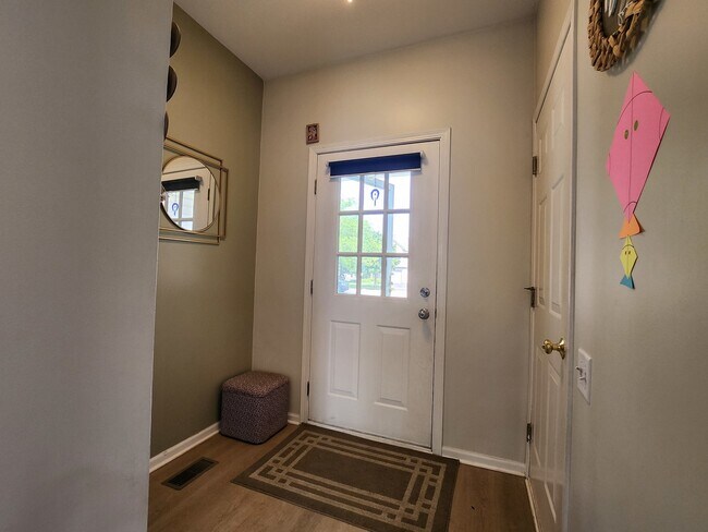 Foto del edificio - 711 Blossom Ct