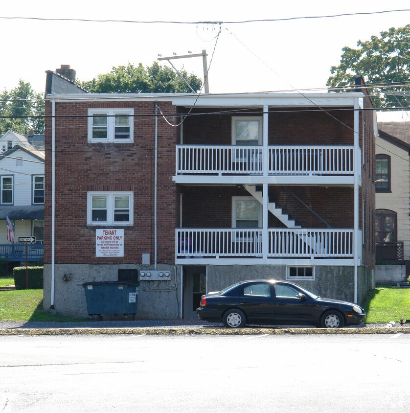 Building Photo - 244-246 Linden St