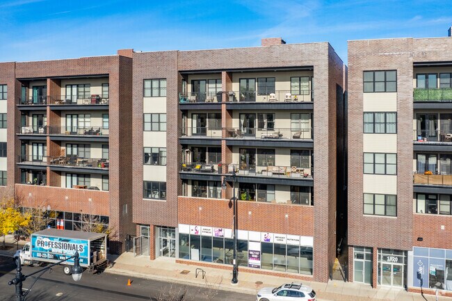 Building Photo - 1832 W Irving Park Rd