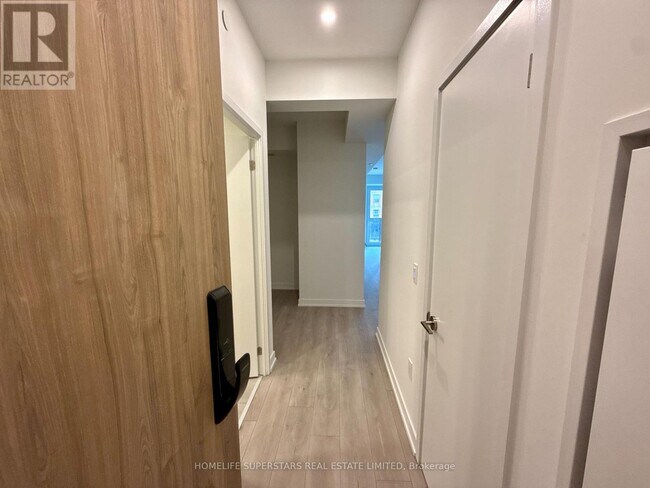 Building Photo - 1 Fairview Rd E