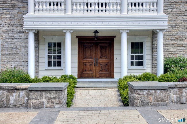 Building Photo - 637 Valley Rd