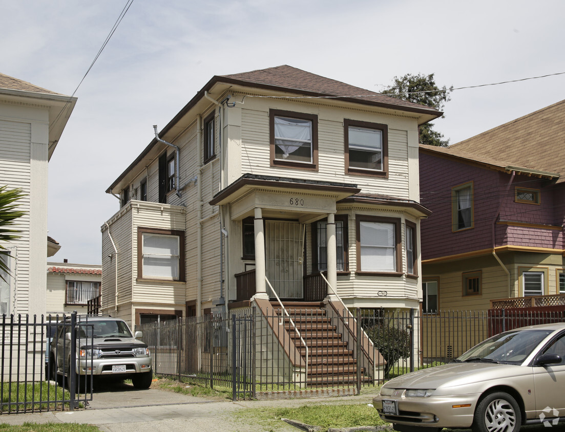 Building Photo - 680 31st St