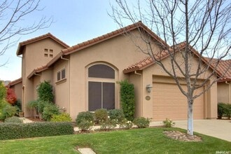 Building Photo - 1020 Souza Dr
