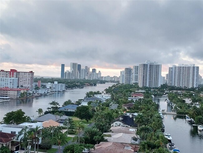 Foto del edificio - 137 Golden Isles Dr