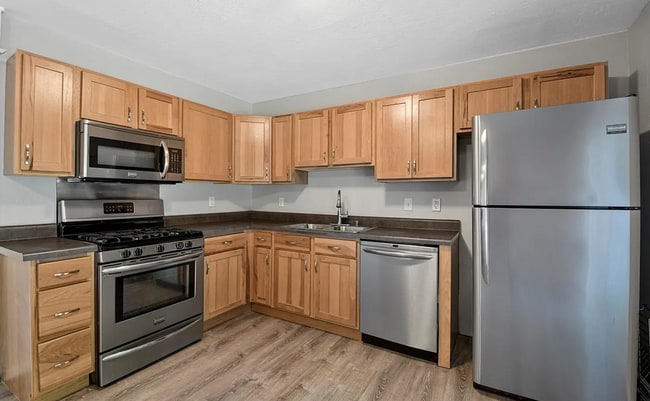 Foto del edificio - 4 bedroom 2 bathroom located in Champaign- Available August!