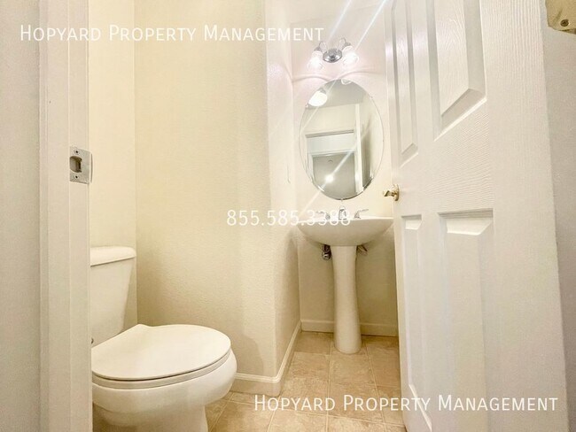 Building Photo - Lovely 3 Bedroom Home in Amazing Location!