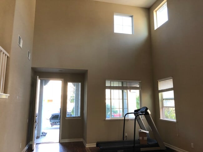 Foto del edificio - 554 Watercourse Ln