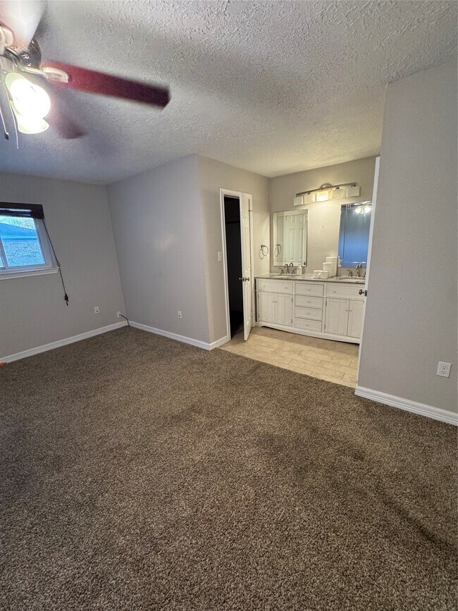 Building Photo - 16510 Oxnard Ln