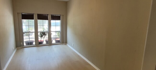 Bedroom with walk/in closet - 125 Woodland Dr