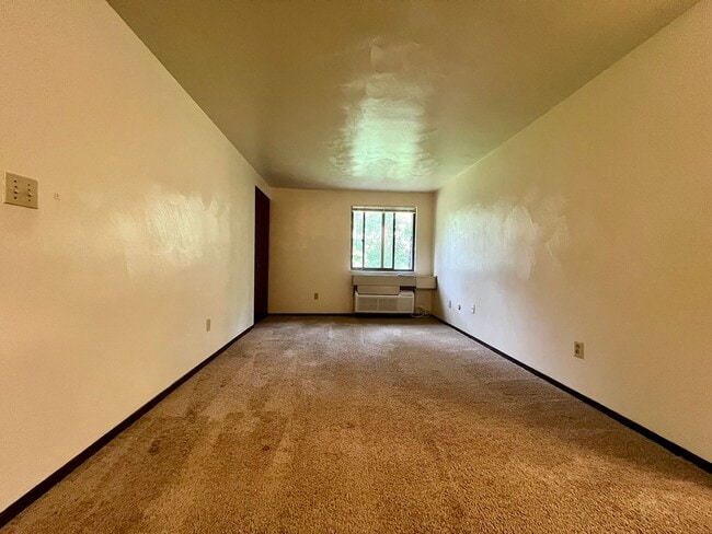 Building Photo - Second Floor One Bedroom Apartment! Built-In A/C, Off-Street Parking & More! Call Today!