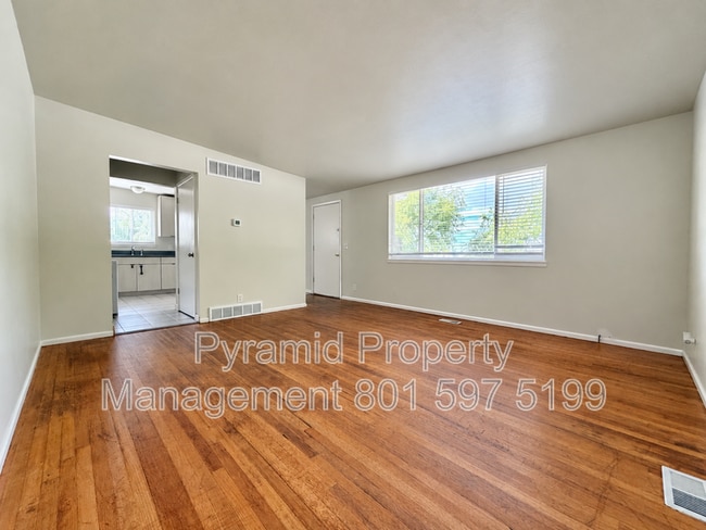 Building Photo - 724 30th St
