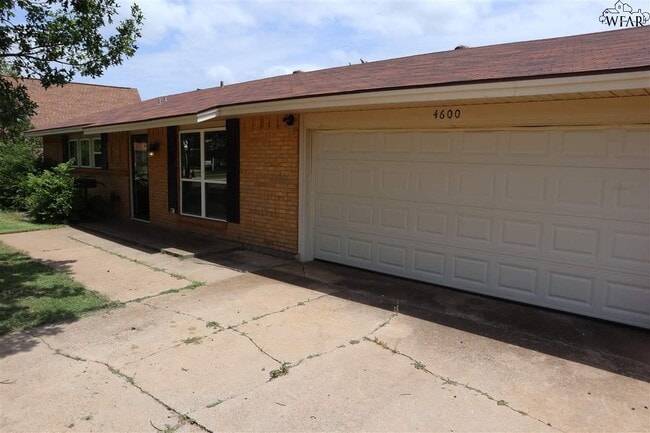 Building Photo - 4600 Sierra Madre Dr