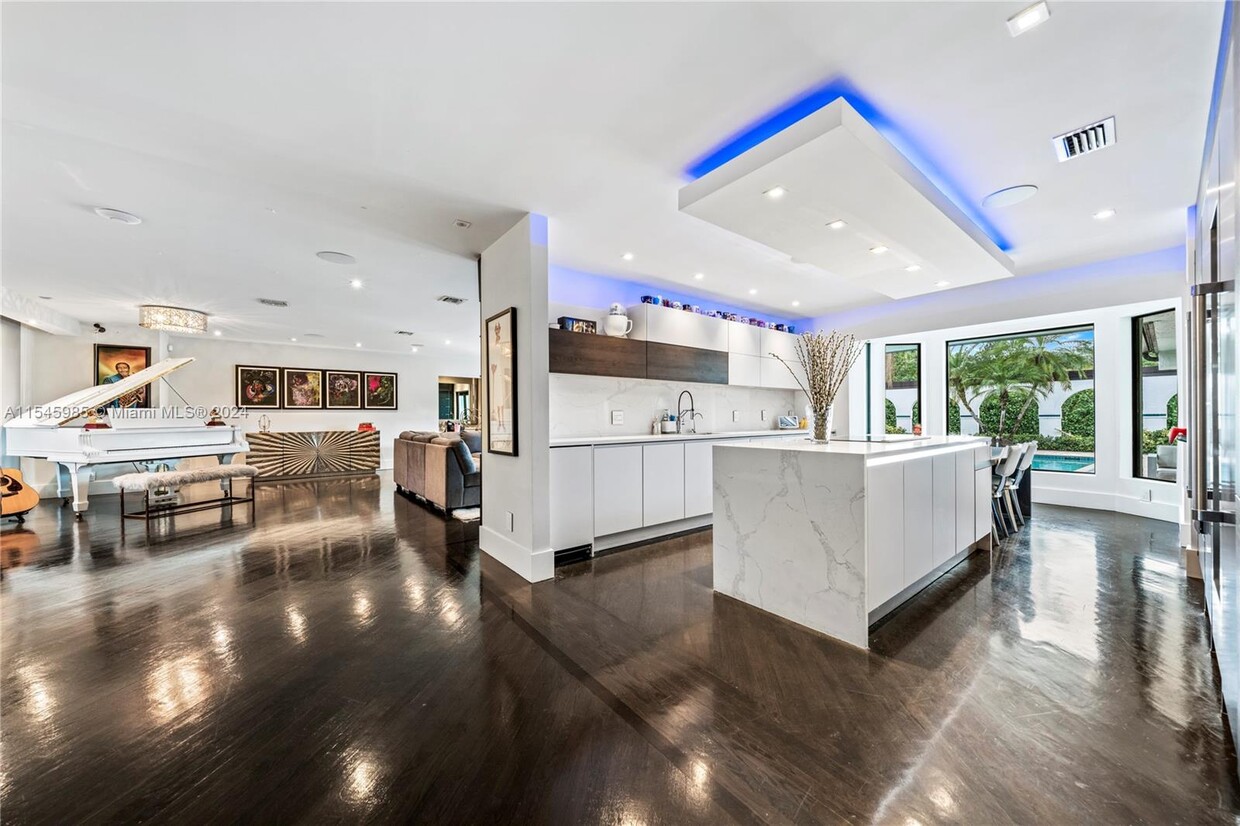 Foto principal - 5820 Palm Tree Rd