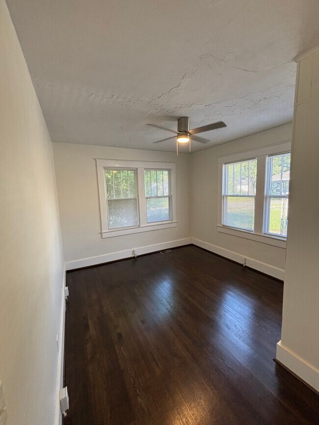 Building Photo - Inglenook 4118