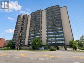 Building Photo - 890 Jane St