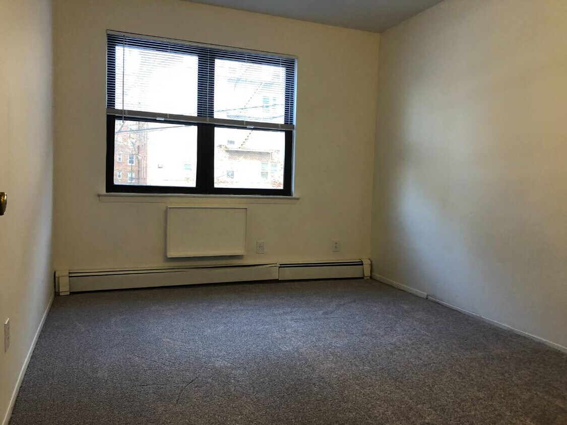 Foto principal - 143-20 Sanford Ave
