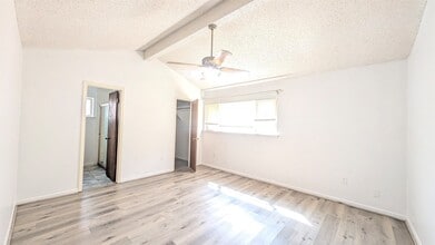 Building Photo - 10523 Huff Dr Building Photo - 10523 Huff Dr