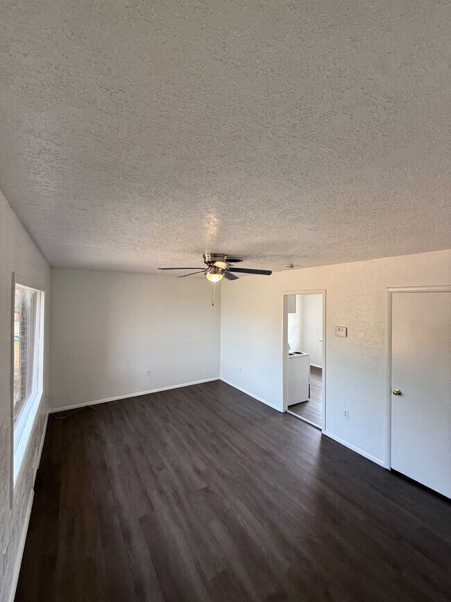 Building Photo - 2325 NW 35th St