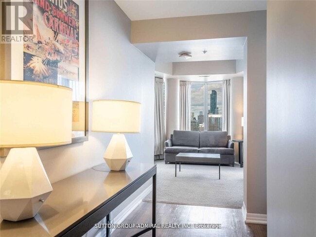 Photo du bâtiment - 1 King St W