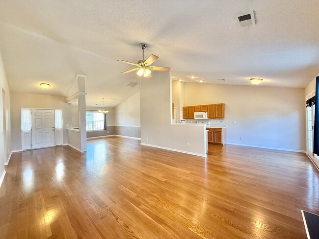 Building Photo - Charming 3BD, 2BA Fuquay-Varina Home with ...