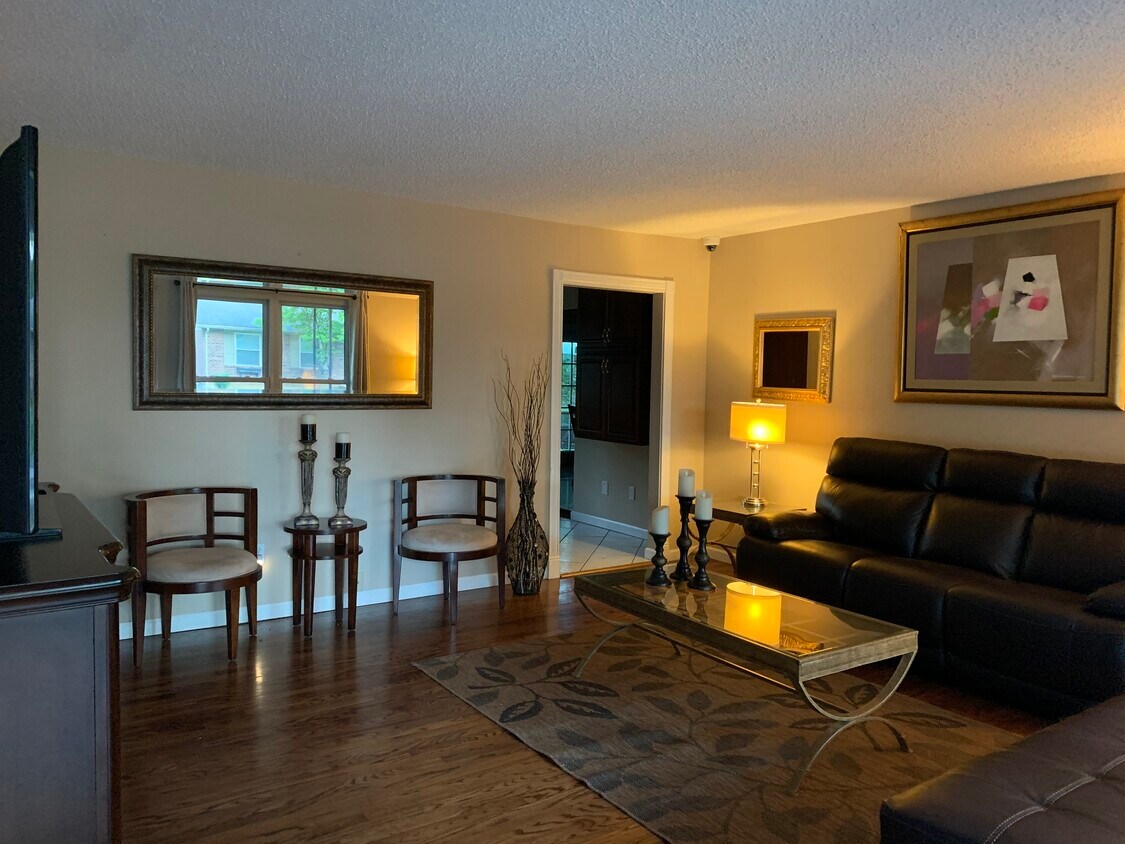 1689 Heffington Dr, Chesterfield, MO 63017 House Rental in