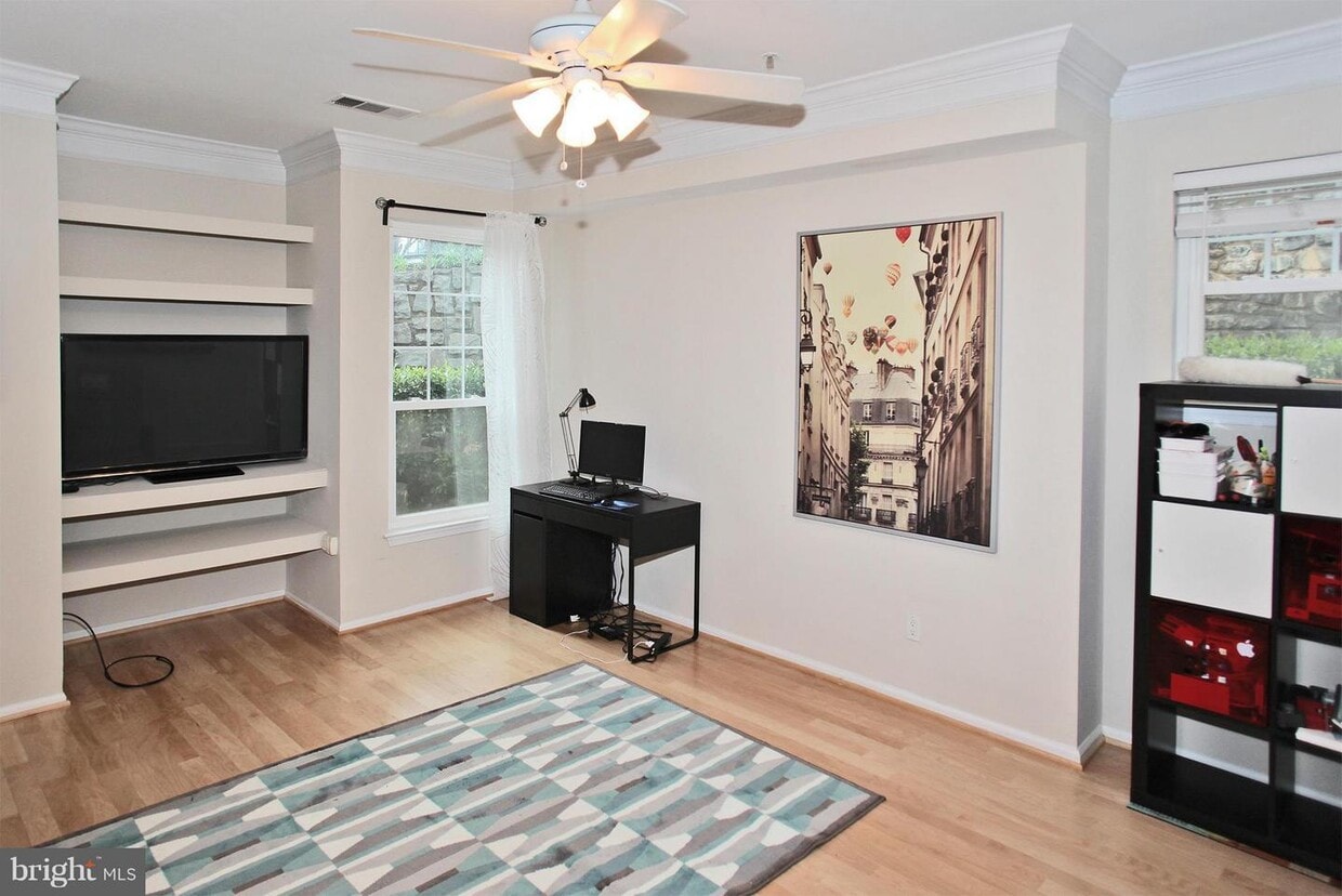 1600 Spring Gate Dr. Unit 2116, McLean, VA 22102 Room for Rent in