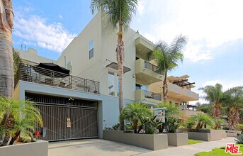 Building Photo - 11851 Laurelwood Dr
