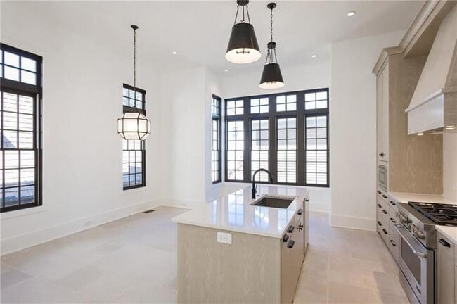 Building Photo - 11275 Serenbe Ln