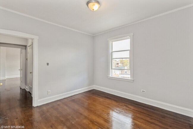 Building Photo - 4336 W Walton St