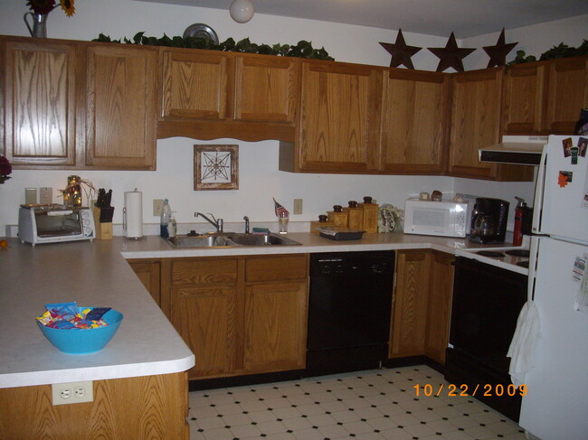 kitchen - 4615 Kappus Dr