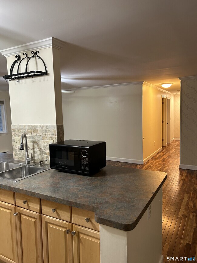 Building Photo - 14 Newtown Rd