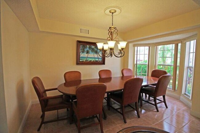 Building Photo - 2024 Normandy Circle,