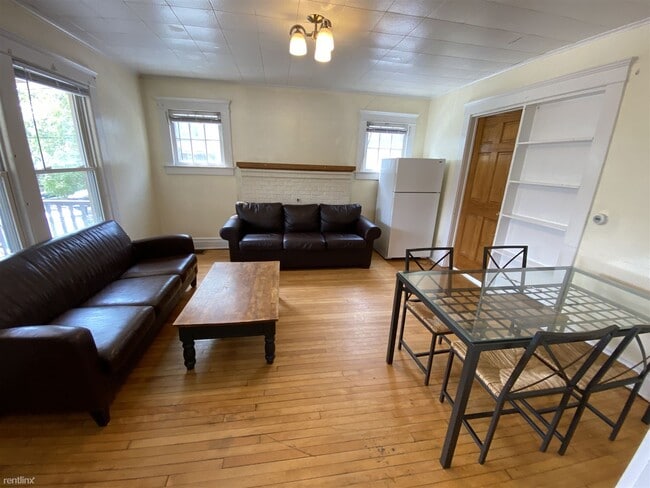 Foto del edificio - 6 br, 2 bath House - 504 Walnut St