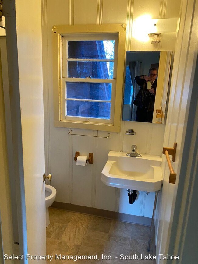 Foto del edificio - Studio, 1 bath House - 3660 Birch Ave