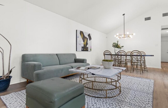 Building Photo - 2019 Wilcrest Dr