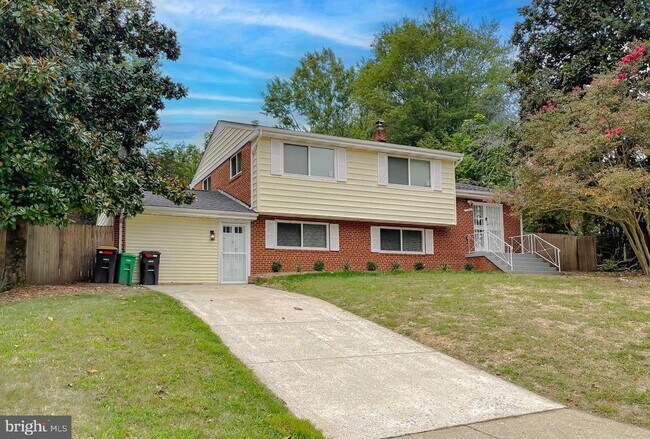 Foto del edificio - 7203 Westchester Dr