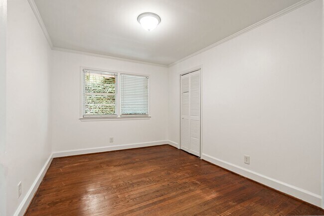 Foto del edificio - Heart of Chapel Hill! Roosevelt is ready for you!  4 bedrooms/3 bathrooms