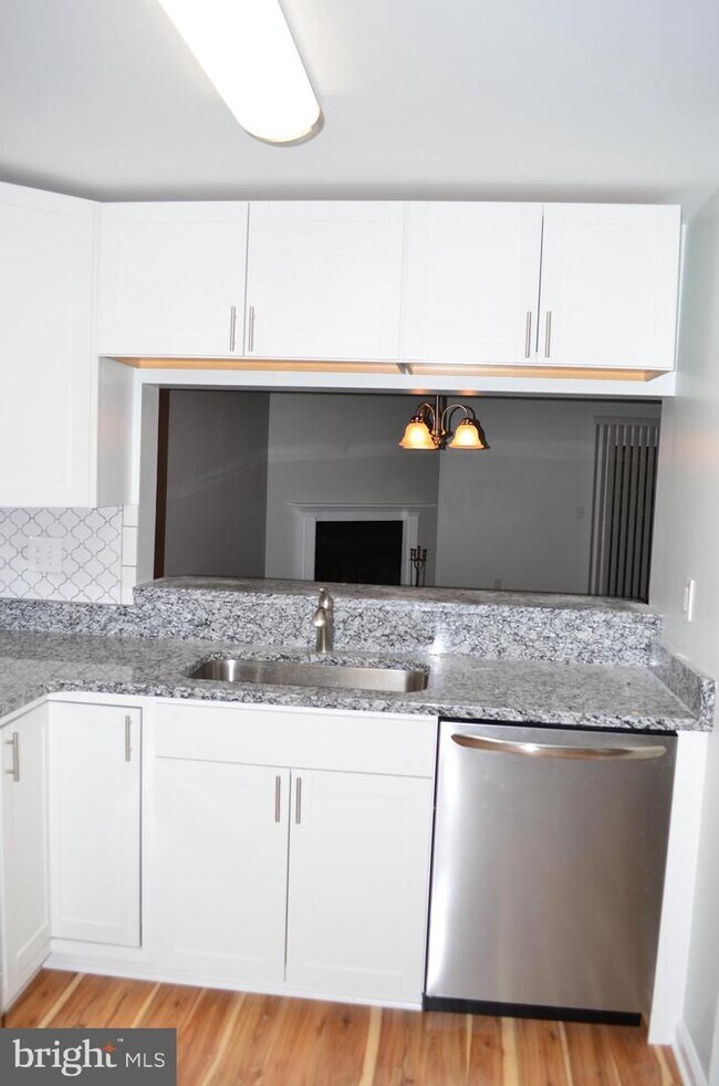 Building Photo - 1304 Stockett Square