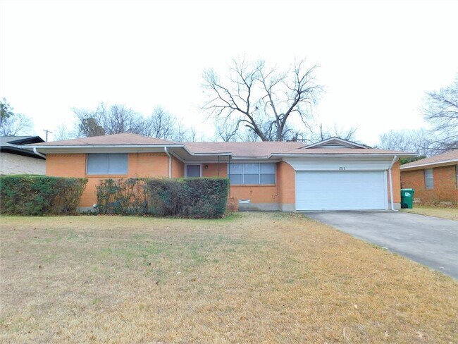 Building Photo - 1713 Crescent St